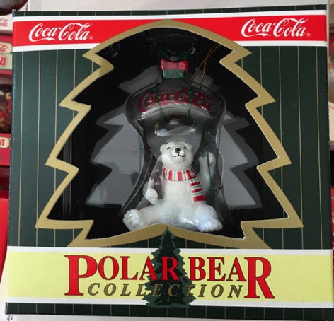45156-3 € 10,00 coca cola ornament ijsbeer aan wandopener.jpeg